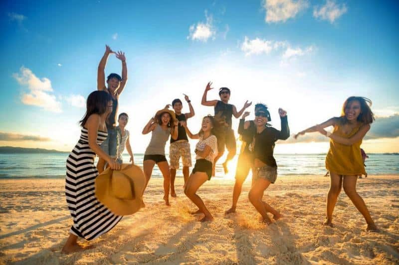 Friends group traveling